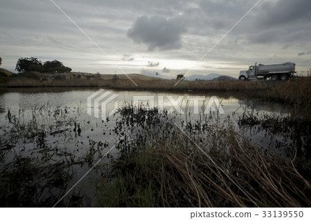 A trailer that runs by the pond 33139550