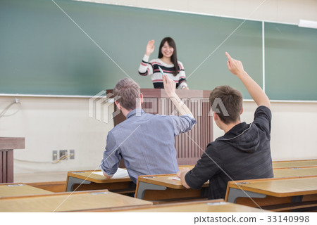 German Foreign Students Receiving Japanese Lectures 33140998