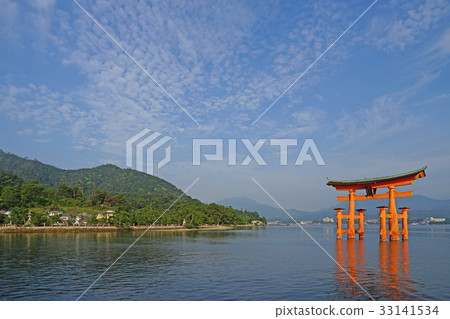 Itsukushima Shrine, Otorii floating in the sea Itsukushima Shrine, Otorii floating in the sea 33141534
