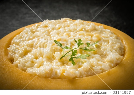 正宗的奶酪燴飯奶酪燴飯意大利菜 33141997