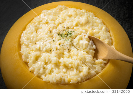 正宗的奶酪燴飯奶酪燴飯意大利菜 33142000