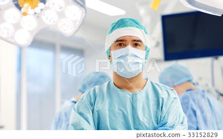 surgeon in operating room at hospital 33152829
