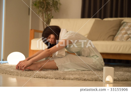 Woman who is flexible before bedtime 33155906
