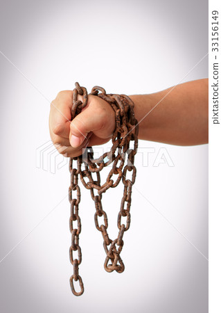 hand with chain 33156149