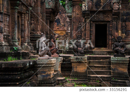 Banteay Srei, red sandstone templem, Cambodia Banteay Srei, red sandstone templem, Cambodia 33156291