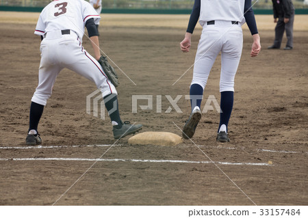 With first base runner 33157484