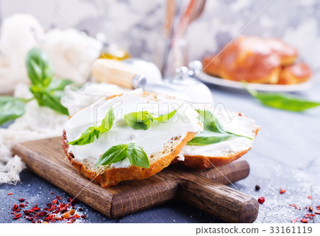 bread with cheese 33161119