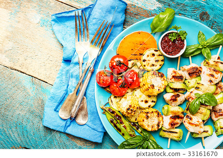 Chicken shish kebab with zucchini 33161670