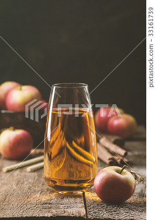 Glass of fresh apple juice 33161739