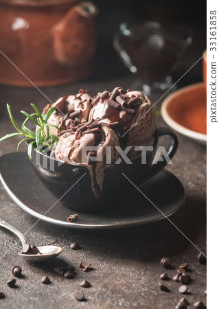 Chocolate coffee ice cream 33161858