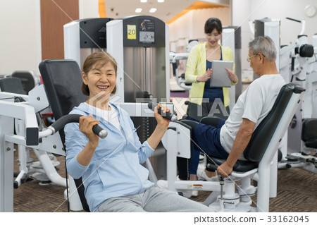 健身房高級夫婦活躍肌肉訓練 33162045