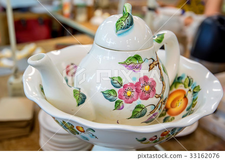 Beautiful delft teapot with flower painting 33162076