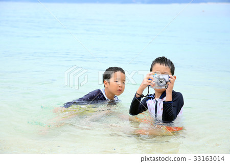 Child taking underwater camera Child taking underwater camera 33163014