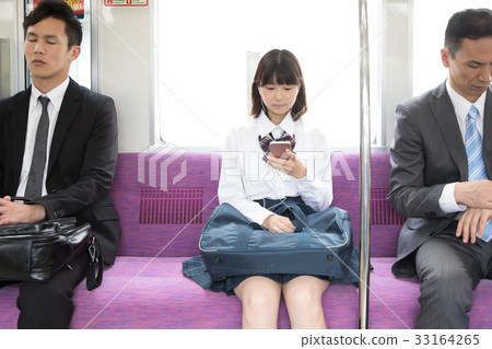 Train attending high school girl shooting cooperation `` Keio Electric Railway Co., Ltd. '' 33164265