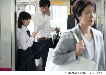 Train attending high school girl shooting cooperation `` Keio Electric Railway Co., Ltd. '' Train attending high school girl shooting cooperation `` Keio Electric Railway Co., Ltd. '' 33164296
