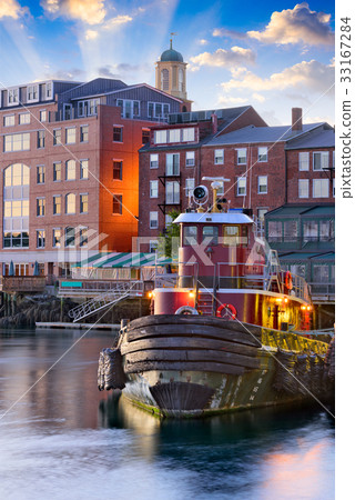 Portsmouth, New Hampshire Portsmouth, New Hampshire 33167284