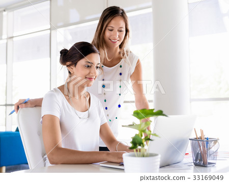 We make a great team together 33169049