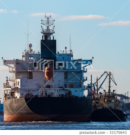 Black cargo ship 33170641