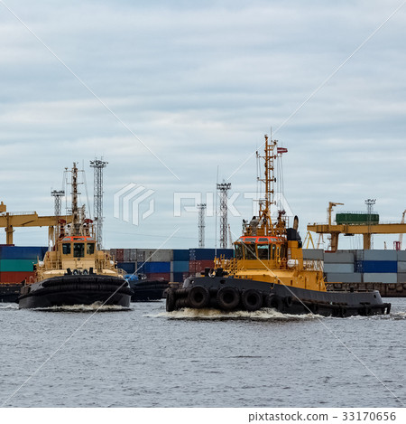 Tug ships in port Tug ships in port 33170656