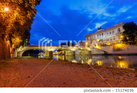 Rome. The city embankment. Rome. The city embankment. 33174036