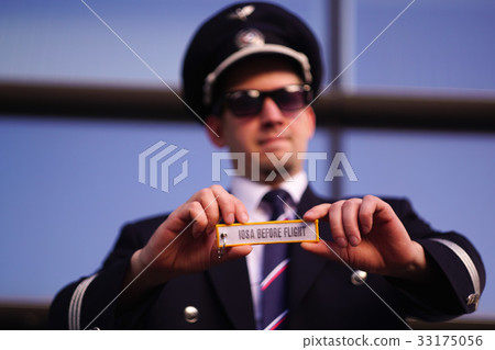 Pilot holds a keychain Pilot holds a keychain 33175056