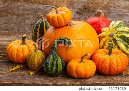 pumpkin on table pumpkin on table 33175089