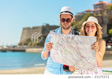Couple tourist traveling and using map. Couple 33175571