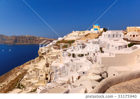 Church and white houses, Oia, Santorini, Greece Church and white houses, Oia, Santorini, Greece 33175940