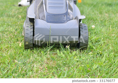Lawn mower front side 33176077