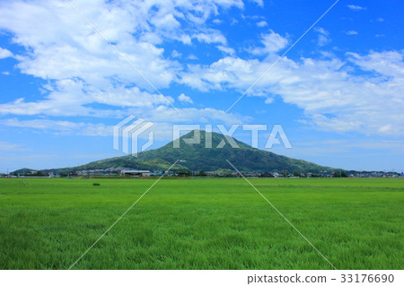 Mountain blue sky clouds 33176690