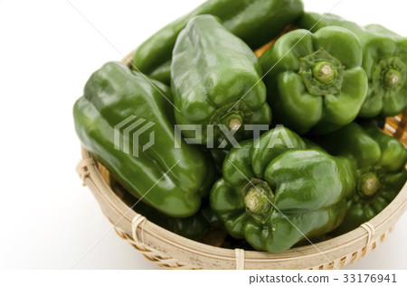 green pepper green pepper 33176941