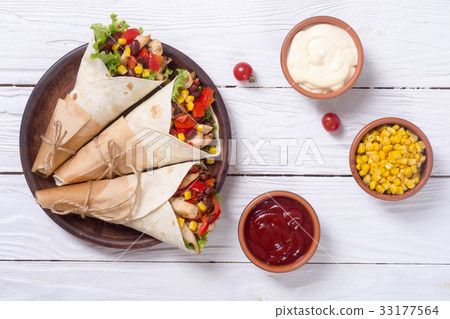 Mexican burrito with chicken Mexican burrito with chicken 33177564
