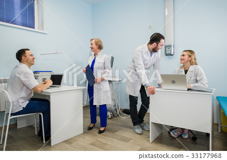 Group Of Doctors Involved In Serious Discussion Group Of Doctors Involved In Serious Discussion 33177968