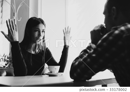 Young couple arguing in a cafe. Relationship 33178002