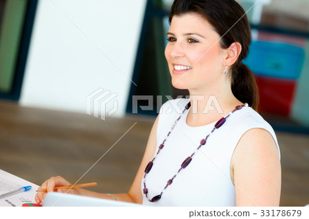 Positive and professional 33178679