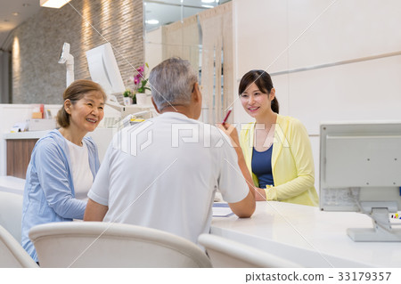 健身房活躍高級接待員體育俱樂部圖像 33179357