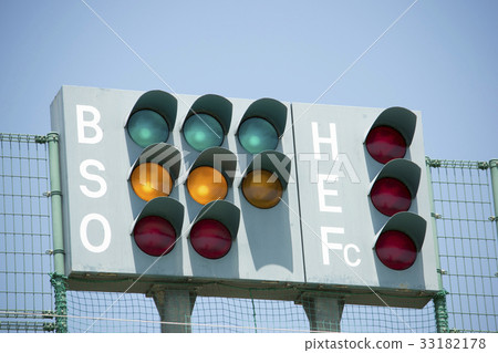 3 balls 2 strikes 33182178