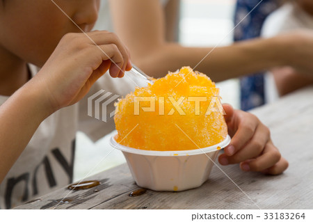 shaved ice  33183264