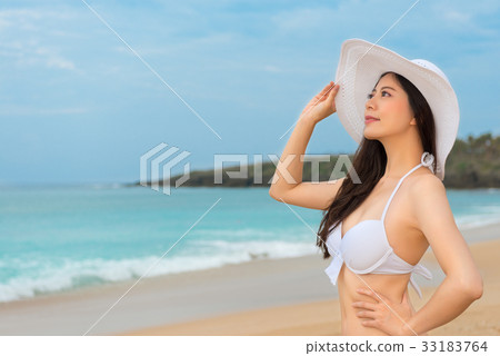 asian woman vacation in Hawaii beach asian woman vacation in Hawaii beach 33183764