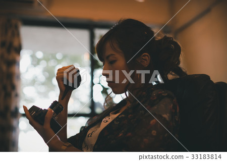 模擬相機 攝影師 攝影女郎 33183814