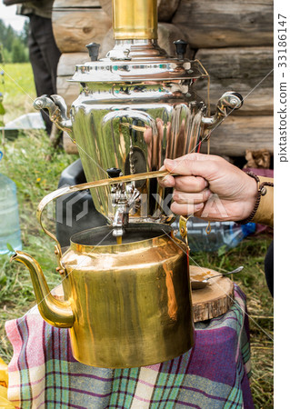 Samovar and old copper kettle 33186147