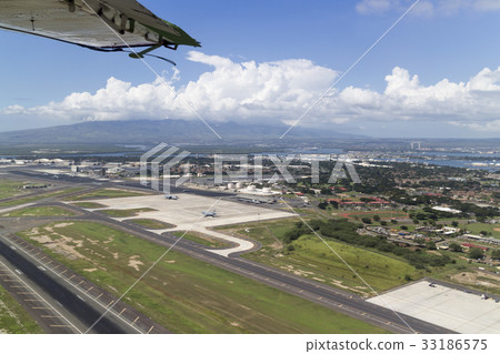 Airplane, Honolulu International Airport, Honolulu, Oahu, Hawaii, USA 33186575