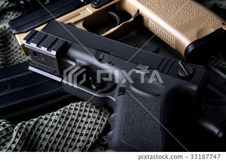 Pistal automatic short hand gun 9 mm. 33187747