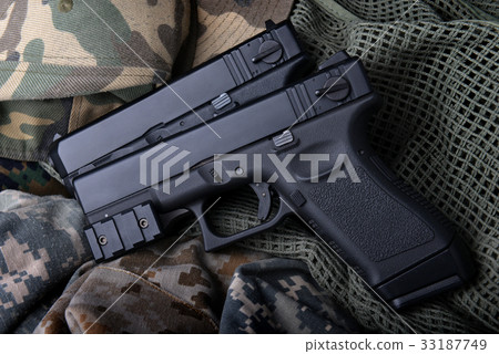 Pistal automatic short hand gun 9 mm. 33187749