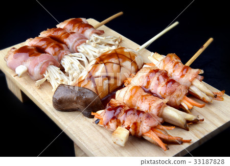 Bacon roll with enoki mushroom grilled. Bacon roll with enoki mushroom grilled. 33187828