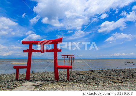 The tori in the sea Saga prefecture Tara-cho 33189167