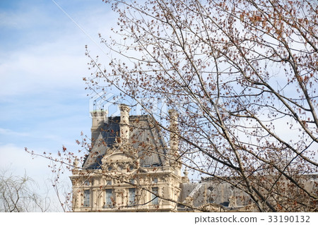 Fall attire of the city of Paris Fall attire of the city of Paris 33190132