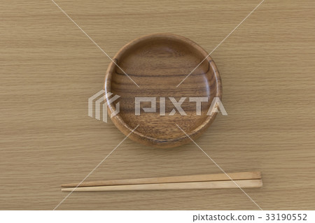 木桌和餐具 木桌和餐具 33190552