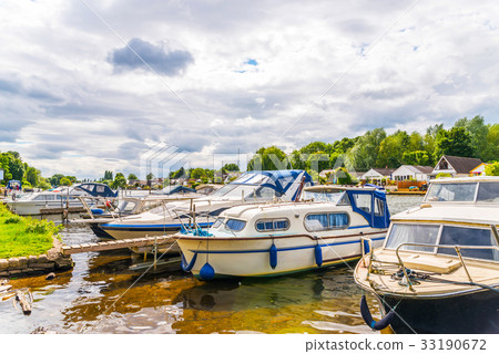 Boats anchored on the bank of the river 33190672