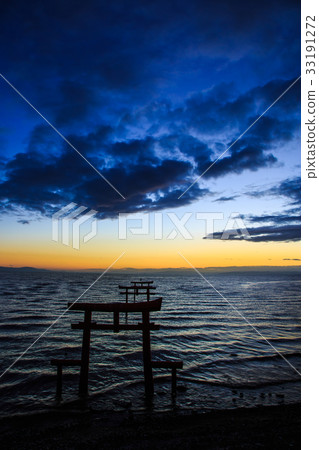 The dawn and sunrise of the sea torii 33191272
